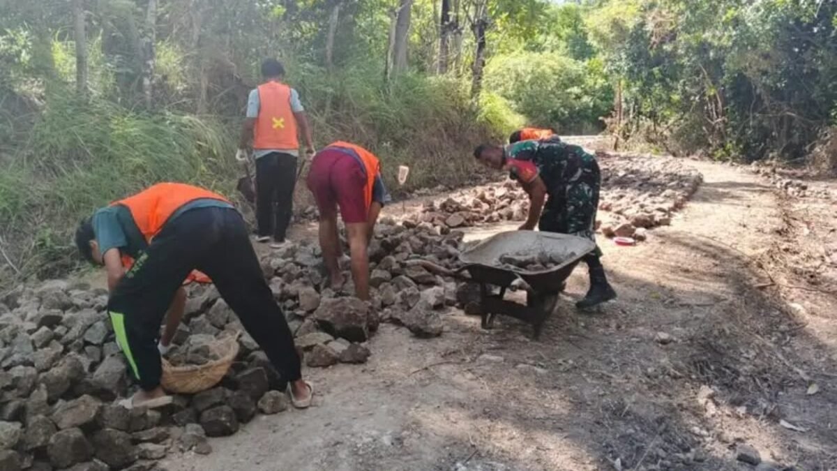 Kehadiran Babinsa Warnai Pembangunan Jalan yang Diharapkan Dongkrak Aktivitas Ekonomi