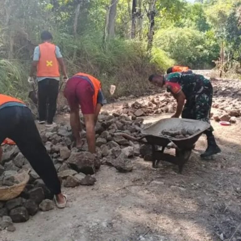 Kehadiran Babinsa Warnai Pembangunan Jalan yang Diharapkan Dongkrak Aktivitas Ekonomi