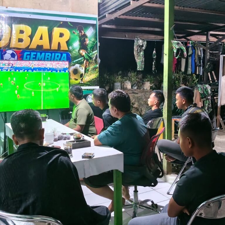 Pelajar dan Masyarakat Ikuti Nobar Kebangsaan, Kodim Kutai Timur Pererat Silaturahmi