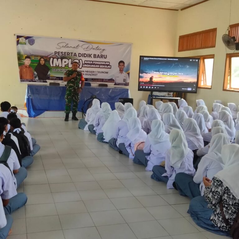 Babinsa Teunom Tanamkan Disiplin dan Wawasan Kebangsaan kepada Pelajar SMAN 1 Teunom