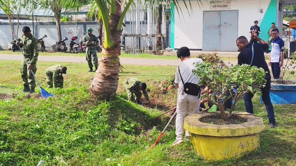 Semangat Kebersamaan Warnai Karya Bakti Skala Besar Kodim 1707/Merauke di Kelurahan Maro