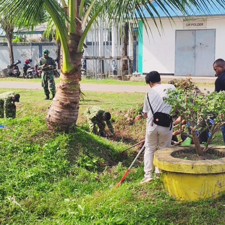 Semangat Kebersamaan Warnai Karya Bakti Skala Besar Kodim 1707/Merauke di Kelurahan Maro