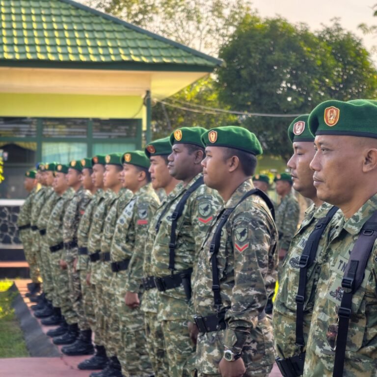 Kasdim 1203/Ketapang Pimpin Upacara 17-an Dan Bacakan Amanat Kasad