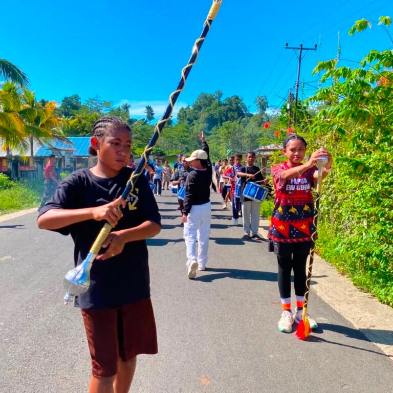 Yonif TP 859/RBK Bina Generasi Muda Supiori Lewat Pelatihan Drumband Program PINTAR