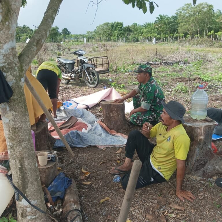 Babinsa Koramil 05/Panga Gencarkan Patroli dan Sosialisasi Pencegahan Karhutla di Aceh Jaya