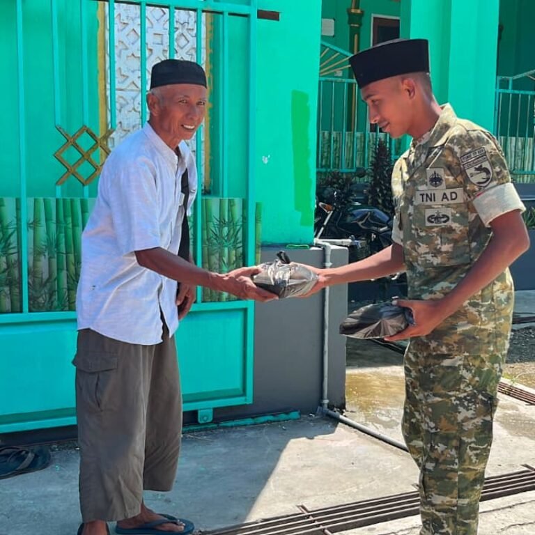 Bakti Sosial di Masjid An-Nur Perkuat Hubungan Yonif TP 859/RBK dengan Masyarakat
