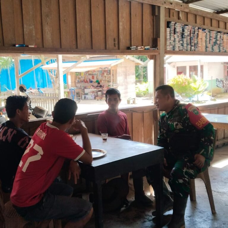 Babinsa Kodim 0115/Simeulue Bangun Silaturahmi untuk Ciptakan Wilayah yang Kondusif
