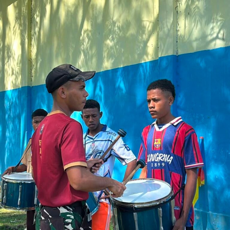 Yonif TP 859/RBK Bangun Karakter Generasi Muda Supiori Melalui Pelatihan Drumband