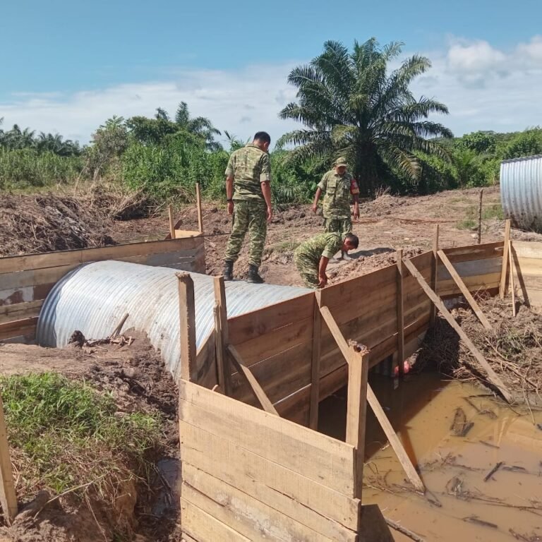 Tinjau Progres Dua titik Jembatan Aramco di Desa Paya Laot Dandim 0114/Aceh Jaya Beri Semangat Kepada Peronel dilapagan