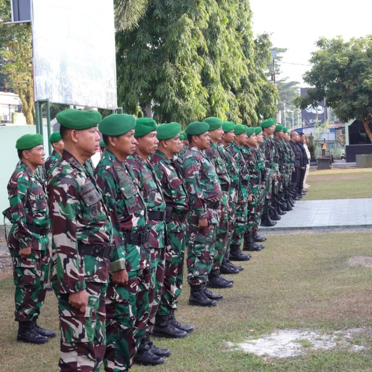 Prajurit Kodim 1006/Banjar Ikuti Upacara Bendera sebagai Wujud Komitmen Pengabdian kepada Bangsa