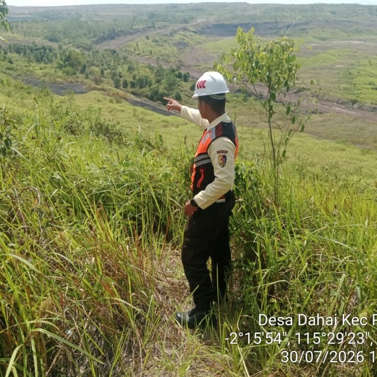 Babinsa Bersama Tim ERT Lakukan Pengecekan Titik Panas Berdasarkan Data Satelit