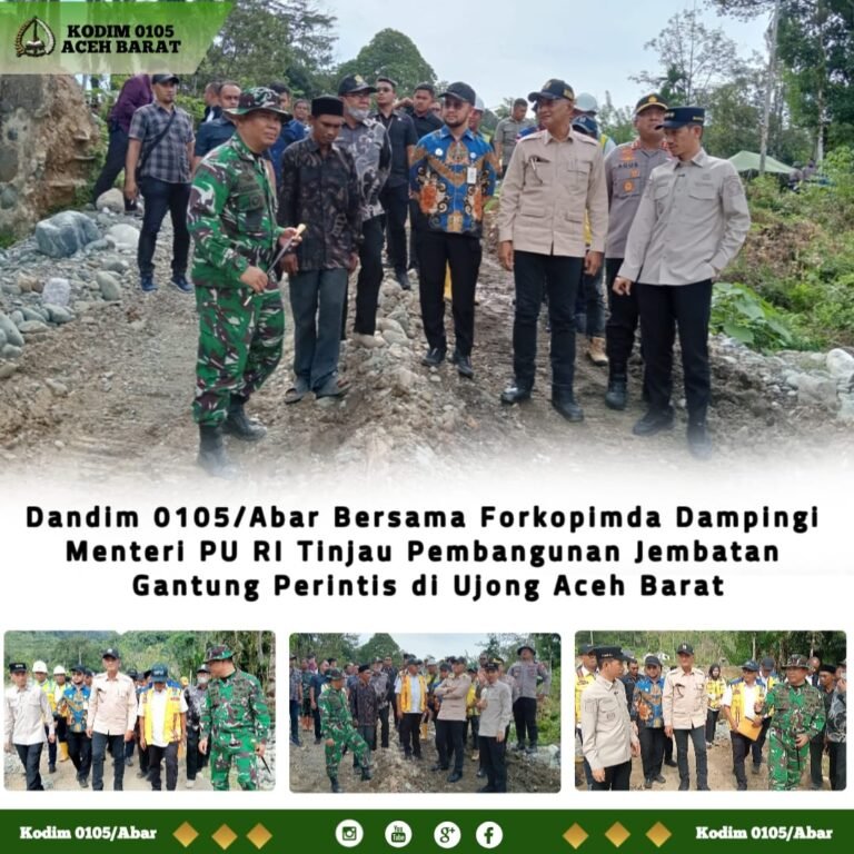 Kodim 0105/Abar Bersama Warga Bangun Kembali Jembatan Gantung yang Rusak Diterjang Banjir