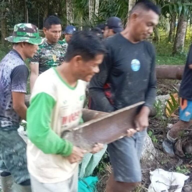 Pembangunan Jembatan Gantung di Desa Tadangpalie Maju Lewat Tahap Pengangkatan Besi