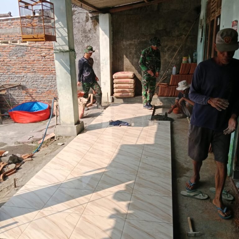 75 Persen Progres Rehab RTLH Mardiono, Lantai Keramik Dipasang