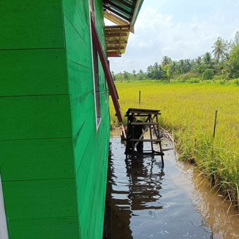 Pengecatan Rumah Kai Birhasani Jadi Sentuhan Akhir TMMD ke-129