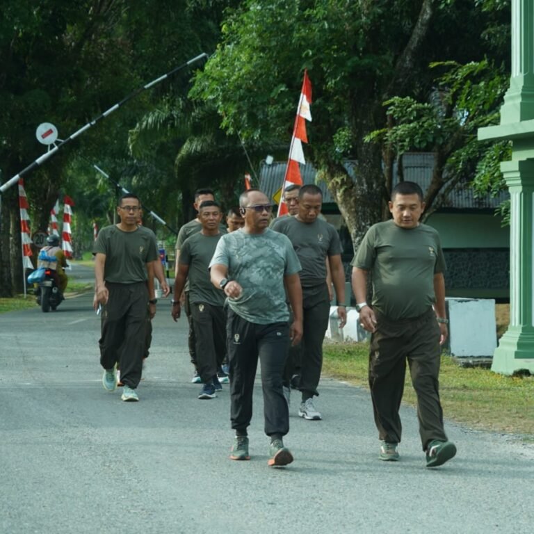 Prajurit Korem 012/TU Jalani Rangkaian Jalan Bersama di Sekitar Makorem