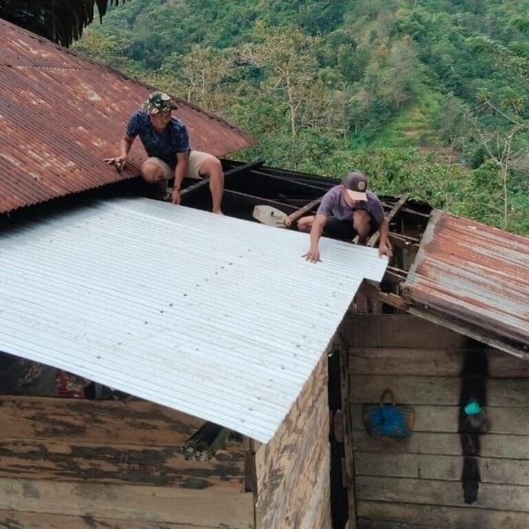 Penggalian Lubang di Dusun Batulappa Menjadi Langkah Awal Penanaman Alpukat