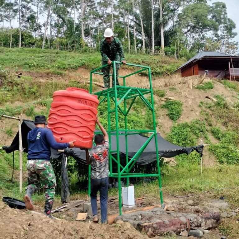 Langkah Baru Akses Air di Desa Pattuku: Tandon Terpasang di Tower Sumur Bor