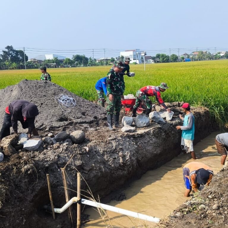 TMMD Reguler ke-129 Bangun Gorong-gorong di Parangjoro untuk Atasi Genangan Jalan