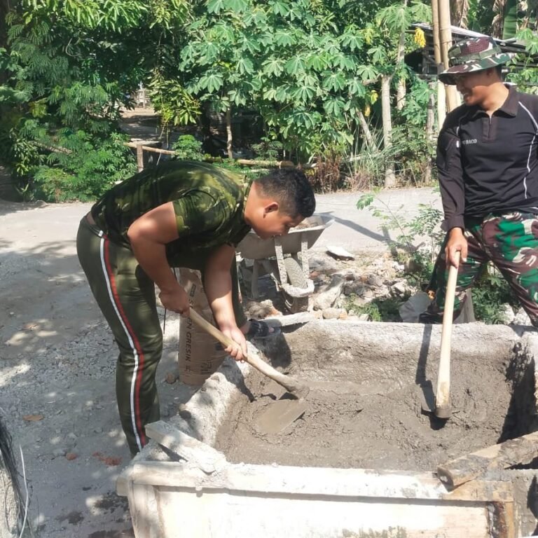Suara Adukan dan Tawa Warga Warnai Pembangunan Tempat Wudhu Parang Joro