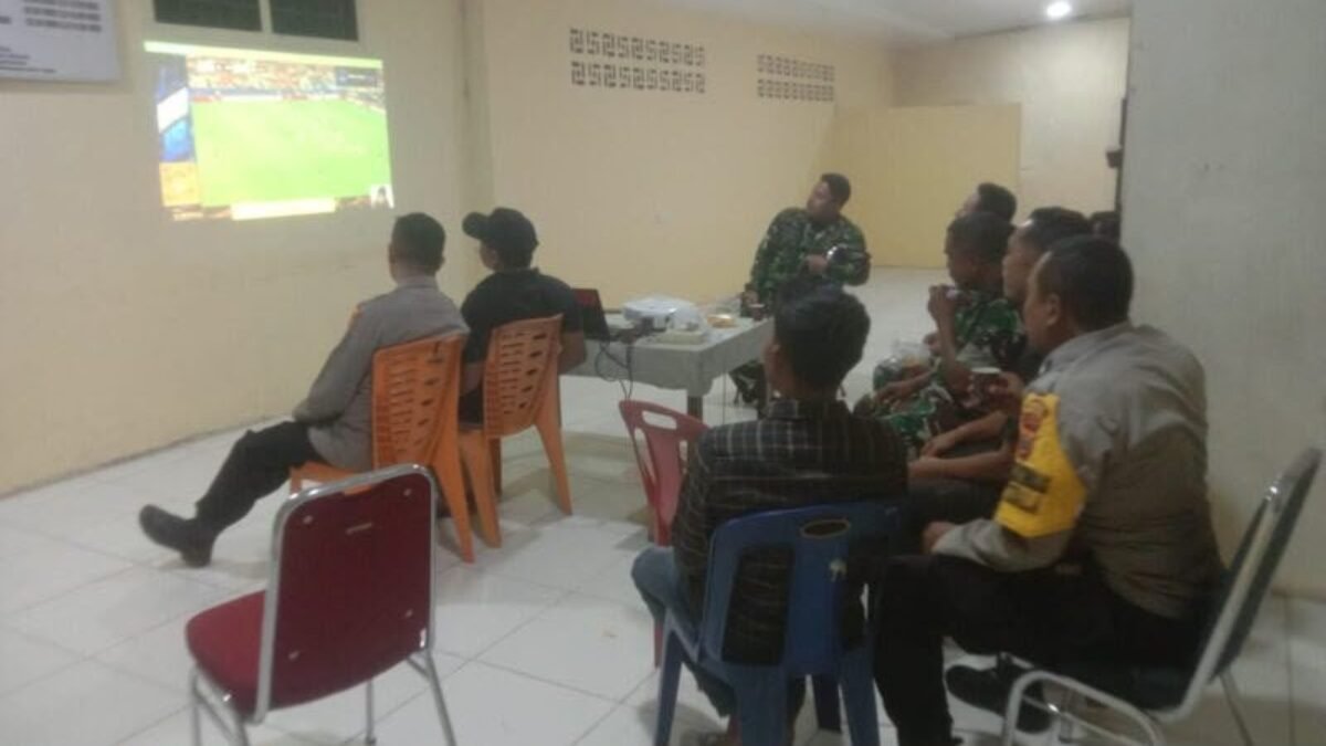 Koramil 01/Kuala Gelar Nobar Piala Dunia 2026 Bersama Polsek Kuala di Nagan Raya