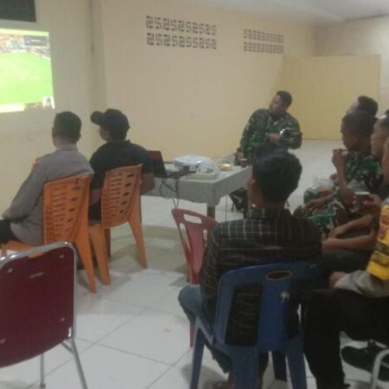Koramil 01/Kuala Gelar Nobar Piala Dunia 2026 Bersama Polsek Kuala di Nagan Raya