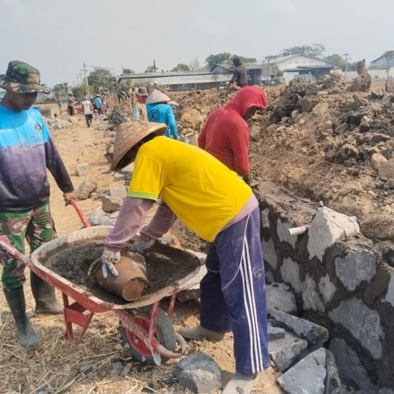 Wujudkan Lingkungan Kokoh, Warga Parangjoro Bergotong Royong