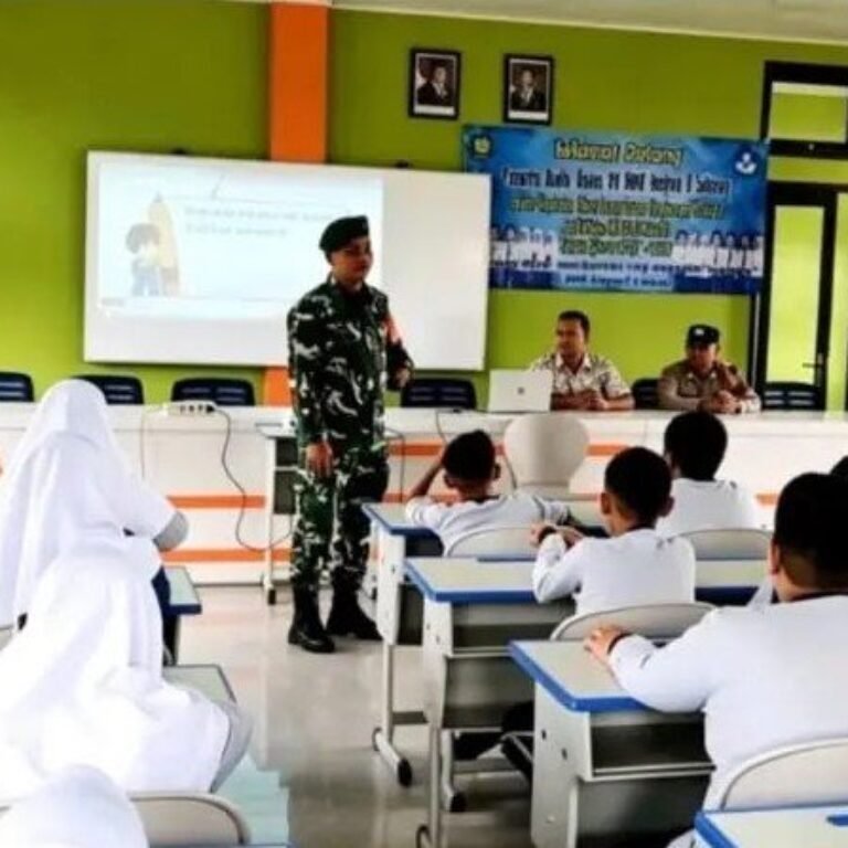 MPLS SMP Negeri 09 Cot Abeuk Dikawal Babinsa Koramil 01/Sukajaya Fokus Kedisiplinan