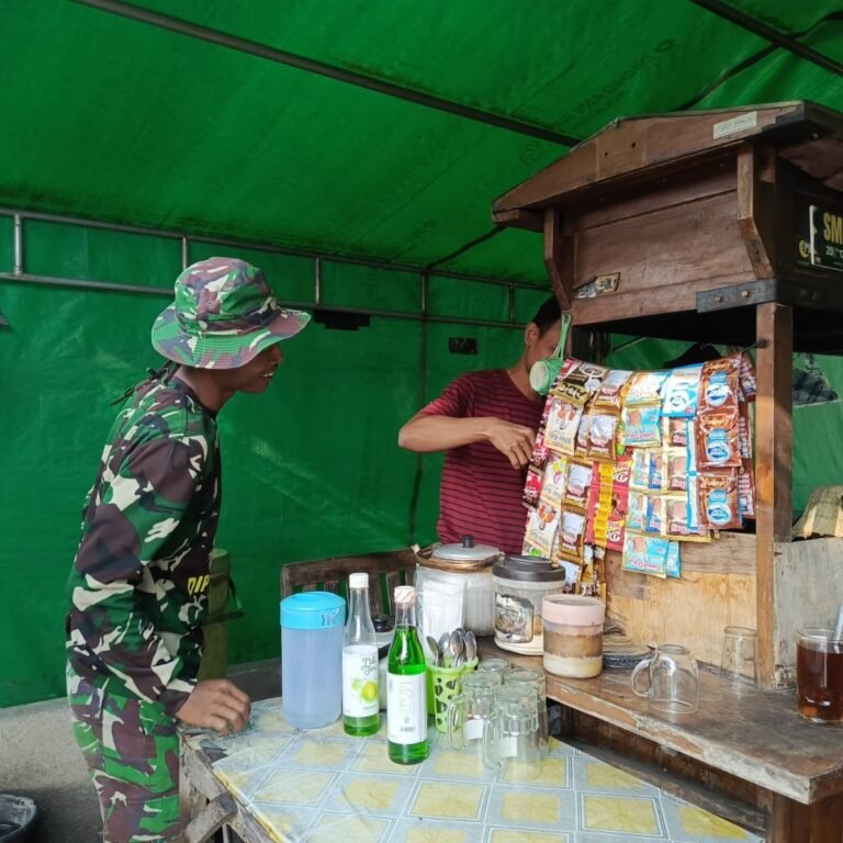 Tambahan Omzet Warung Kecil di Parangjoro Berasal dari Pesanan Prajurit