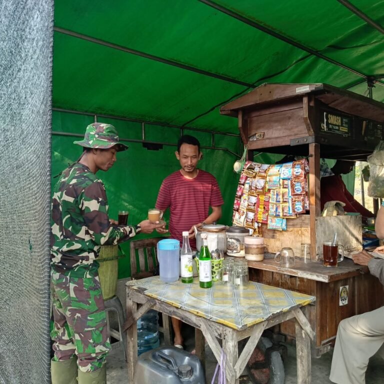 Prajurit Jadi Pelanggan, Warung Parangjoro Makin Ramai