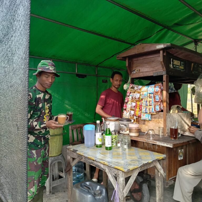 Kehangatan Pelanggan di Warung Parangjoro Menjadi Bagian Cerita TMMD