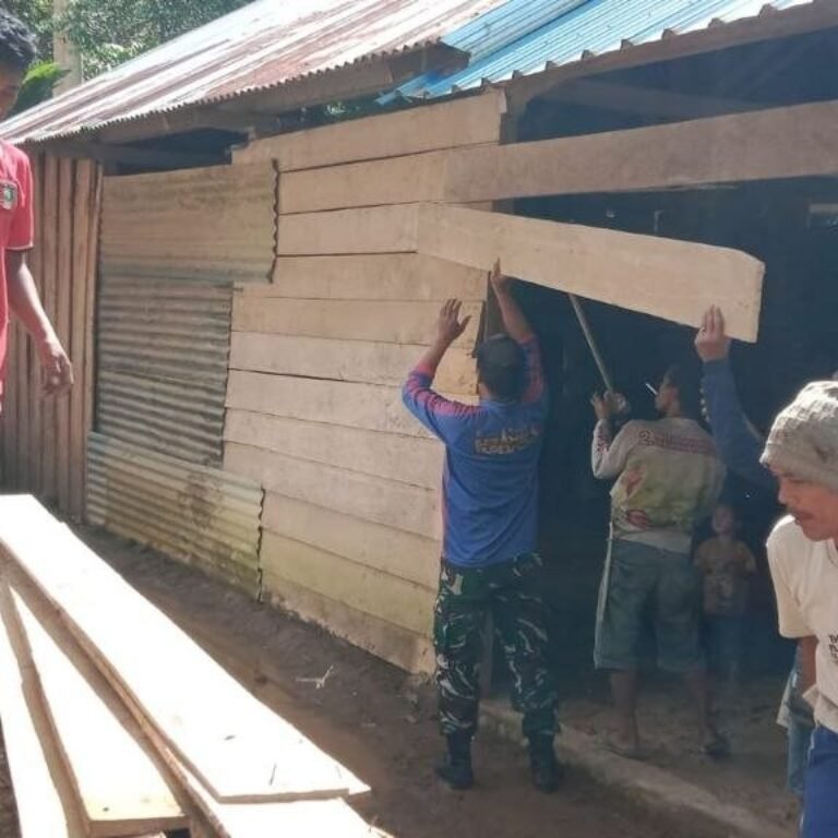 Desa Patukku, Bontocani: Pekerjaan Pembongkaran dan Pondasi Rumah Sofyan oleh Satgas TMMD