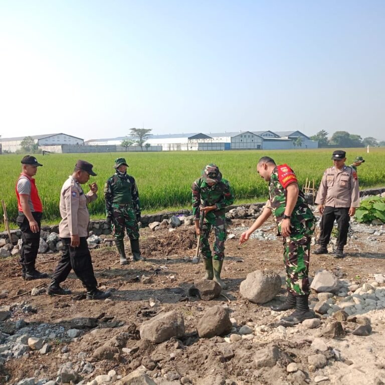 Pembangunan TMMD Reguler ke-129 di Desa Parangjoro Kecamatan Grogol Jadi Sorotan