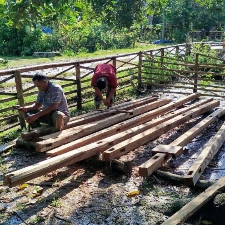 TMMD Kodim 1407/Bone Lakukan Rehabilitasi Rumah Tidak Layak Huni di Desa Mallusetasi, Sibulue