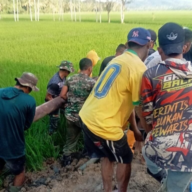 Desa Tadangpalie Kecamatan Sibulue Jadi Lokasi Pengangkatan Besi Tiang Angkur TMMD Kodim 1407/Bone
