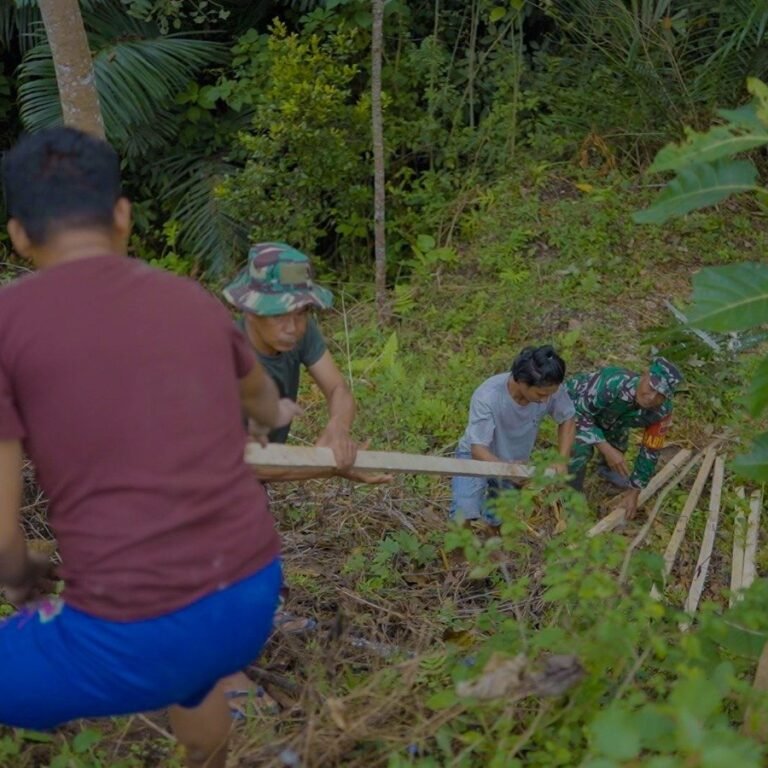 Desa Patukku Jadi Titik Pengangkutan Material Kayu untuk Pembangunan RTLH