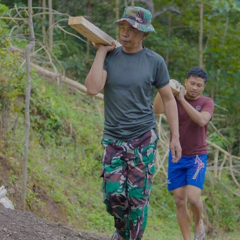Desa Patukku, Kecamatan Bontocani Jadi Lokasi Pikul Kayu TMMD Kodim 1407/Bone