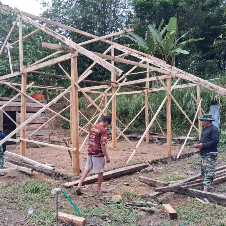 Dusun Langi Jadi Lokasi Pendirian Rangka Rumah dalam RTLH TMMD Ke-129 Kodim 1407/Bone