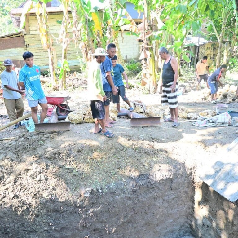 Pembangunan Jembatan Gantung di Desa Tadangpalie, Kecamatan Sibulue Dikerjakan Satgas dan Warga