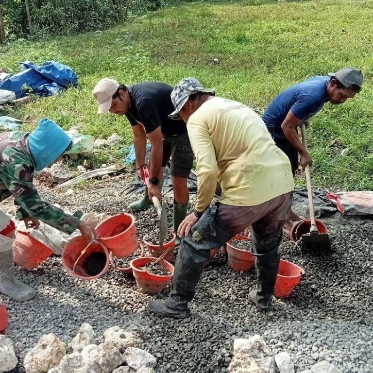 Pembangunan Jembatan Gantung di Desa Tadangpalie Didukung Pengecoran Angkur
