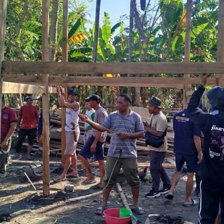 Desa Mallusetasi, Kecamatan Sibulue Jadi Lokasi Pendirian Tiang Rumah RTLH Milik Rosnawati (51)