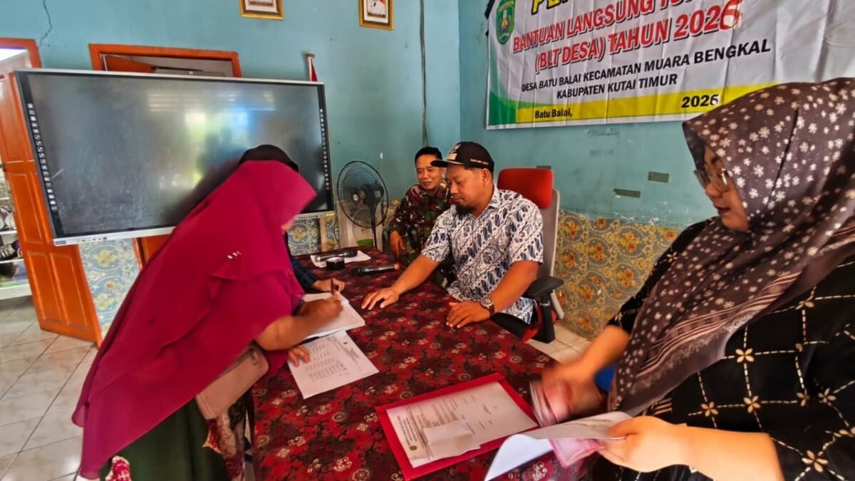 Jaga Daya Beli Warga, BLT-DD 2026 Disalurkan di Desa Batu Balai dengan Pendampingan Babinsa Muara Bengkal