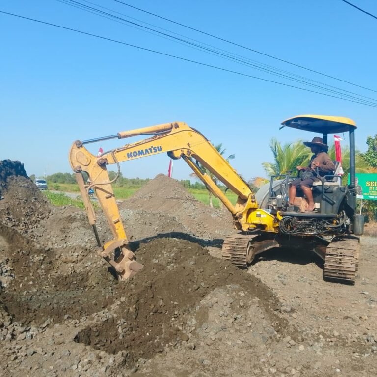 Desa Tamban Bangun Jadi Lokasi Utama Peningkatan Jalan oleh TMMD Kodim 1005/Barito Kuala