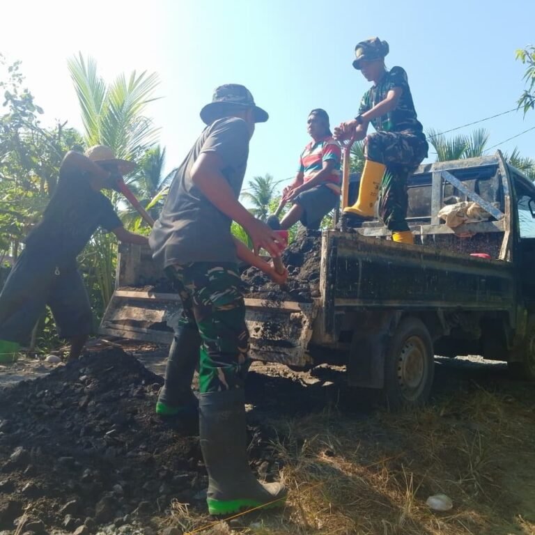 Pekerjaan Peningkatan Jalan di Desa Tamban Bangun Dilakukan oleh Kodim 1005/Barito Kuala