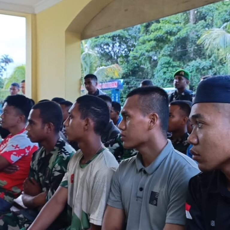 Kampung Aminweri Jadi Lokasi NOBAR Piala Dunia oleh Yonif TP 859/RBK, Suasana Penuh Sorak dan Tawa