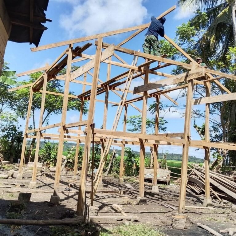Pendirian Tiang Rumah Rosnawati (51) di Bone Jadi Sasaran Fisik Tambahan TMMD
