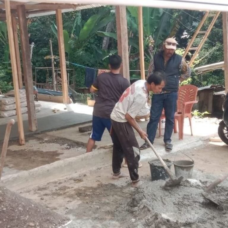 Rehab RTLH TMMD Ke-129 Kodim 1407/Bone: Pengecoran Lantai Dasar di Kecamatan Bontocani