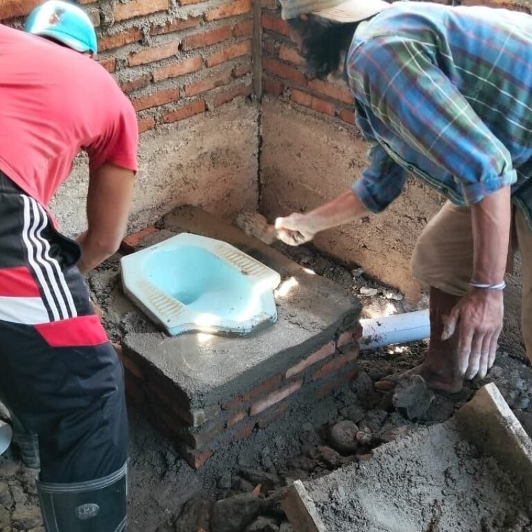 Desa Patukku di Kecamatan Bontocani Terima Perbaikan Sanitasi Rumah Penerima RTLH