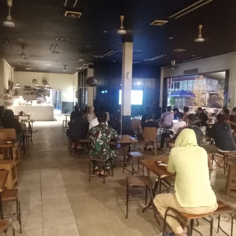 Kodim 1203/Ketapang Bersinergi dengan Masyarakat Gelar Nobar Piala Dunia 2026