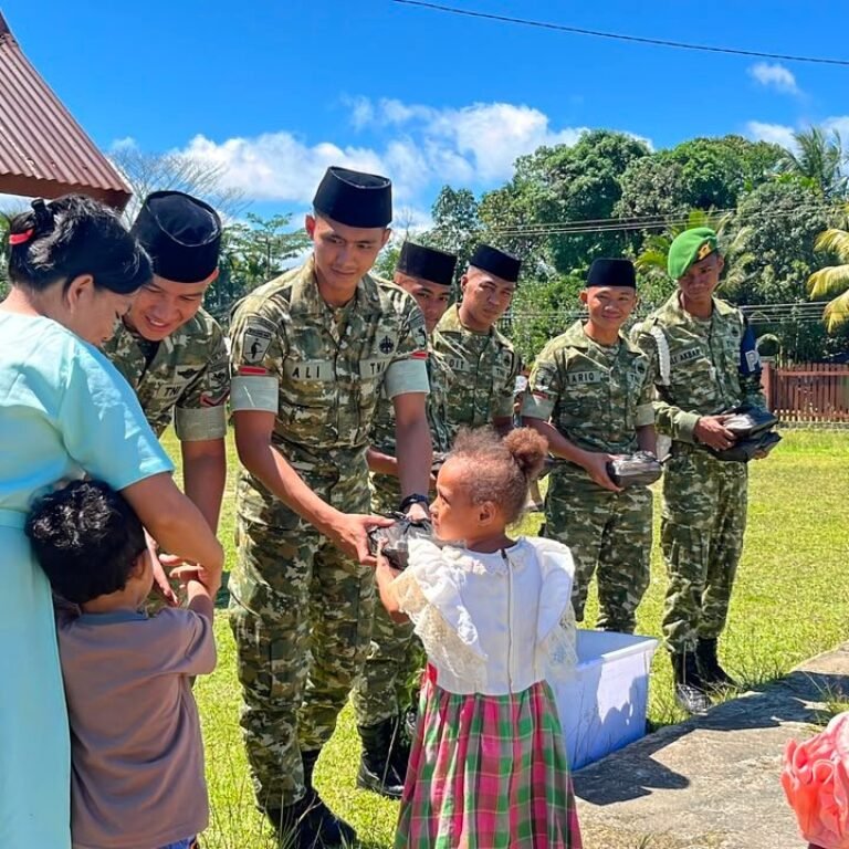 Kasih Minggu dan Bakti Sosial Yonif TP 859/RBK Awasi Kemanunggalan TNI dengan Rakyat di Supiori